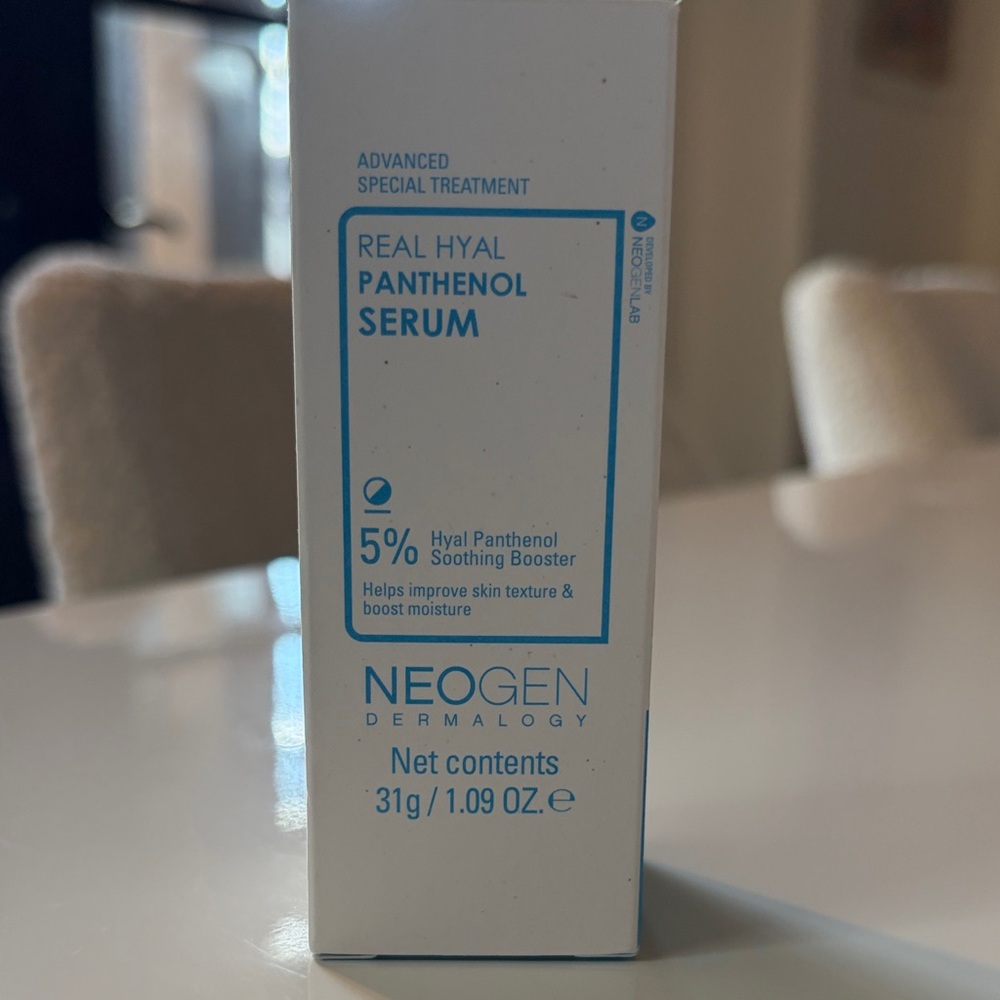 Real Hyal Panthenol Serum - White